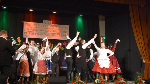 ТОРЂАНСКИ ДАНИ КУЛТУРЕ: Од фолклора, цитри и тамбурица, до дечјих програма и позоришних представа (ФОТО)