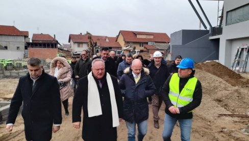 ULAGANJA VREDNA SEDAM MILIJARDI DINARA: Ministar Marko Blagojević obišao dve najveće investicije u Leskovcu (FOTO)
