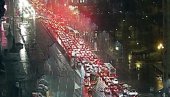 СНЕГ НАПРАВИО САОБРАЋАЈНИ КОЛАПС ПО БЕОГРАДУ: На улицама колоне возила, аутомобили се једва померали