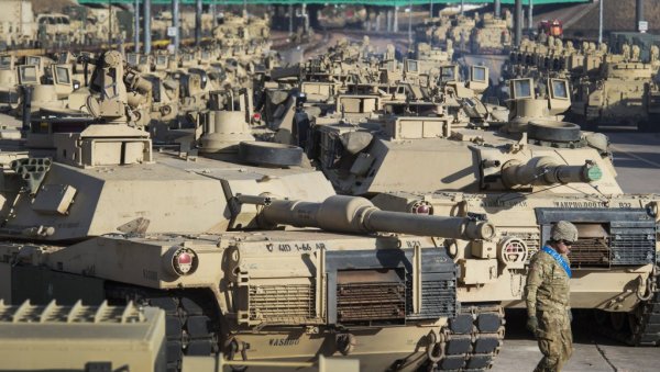 НАТО ЈАЧА ИСТОЧНО КРИЛО: Амерички тенкови и борбена возила стижу у Румунију