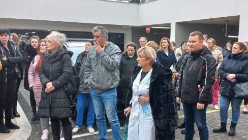 ХИТНО ПОНИШТИТИ КОНКУРС: Запослени у Болници Мељине протестовали због нових запошљавања (ФОТО)