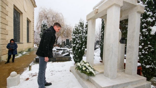 ВЕЧНО СЕЋАЊЕ НОВОСАЂАНА НА ЖРТВЕ ХОЛОКАУСТА: На новосадском Јеврејском гробљу положени венци