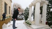 ВЕЧНО СЕЋАЊЕ НОВОСАЂАНА НА ЖРТВЕ ХОЛОКАУСТА: На новосадском Јеврејском гробљу положени венци