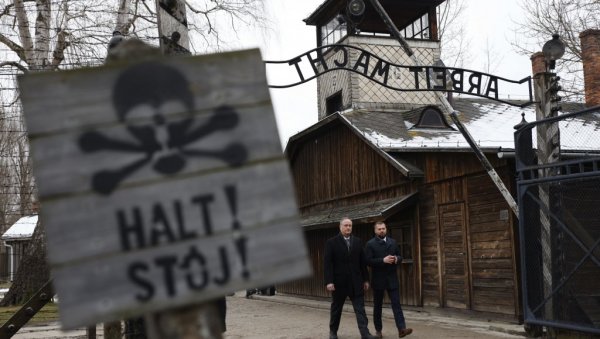 ШТА НАМ ГОВОРИ БРУКА У АУШВИЦУ: Руси од ослободилаца постали - нацисти