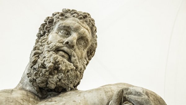 РИМ КРИО ПРАВО БОГАТСТВО: Пронађена древна статуа Херкула, огрнут лављим капутом и у природној величини (ФОТО)