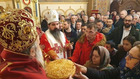 КОСМЕТ ВАЗДА СРПСКИ: Епископ Фотије позвао вернике да се моле за Косово да остане српско