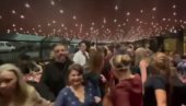 KOLO USRED PARIZA: Kako je izgledao Svetosavski bal na Seni (VIDEO)