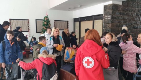 TRADICIONALNA AKCIJA: Crveni krst Beograd ispratio grupu učenika iz pet beogradskih škola na Divčibare (FOTO/VIDEO)