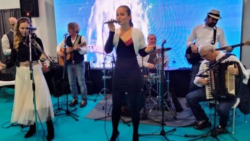 LALOŠKI SVING“ U SRCE GAĐA : Na Izboru za pesmu Evrovizije i novosadski bend Hercenšlus