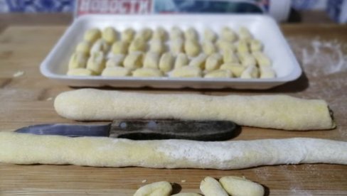 Ne bacajte pire krompir - za PET minuta napravite novo UKUSNO jelo (FOTO)