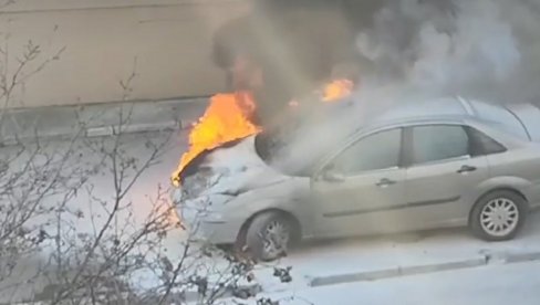 ЗАПАЛИО СЕ АУТО У ВОЈИСЛАВА ИЛИЋА: Пламен гутао возило, ватрогасци муњевито реаговали (ВИДЕО)