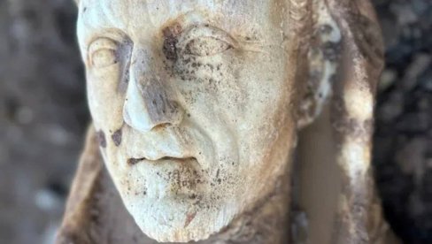 U RIMU POPRAVLJALI KANALIZACIJU PA PRONAŠLI KIP HERKULA: Figura u prirodnoj veličini najverovatnije potiče iz rimskog carskog perioda