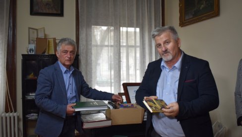 DUPLI POKLON: Biblioteka u Kikindi od Arhiva Vojvodine i njenog direktora dobila 300 naslova