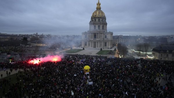 ОПШТЕНАРОДНЕ ДЕМОНСТРАЦИЈЕ У ФРАНЦУСКОЈ: На протесте против пензионе реформе изашло 1,27 милиона људи