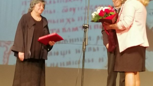 ТРАДИЦИОНАЛНА ДОДЕЛА У ГРАЧАНИЦИ: Овогодишња награда „Ђорђе Лекић“ припала је Сунчици Денић