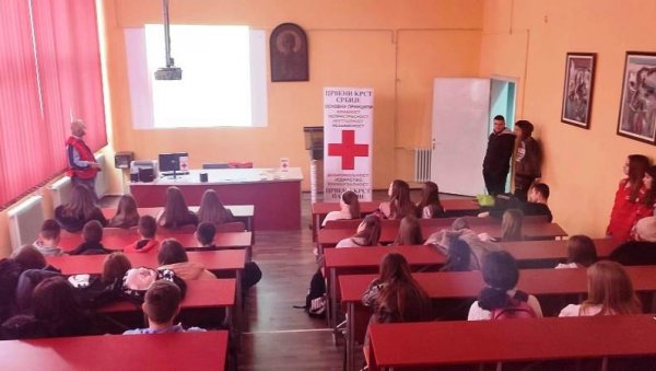 СВАКА ЦИГАРЕТА СМЕТА: Параћински Црвени крст у борби против дуванског дима