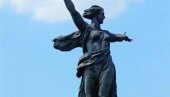МАЈКА ОТАЏБИНА  ДЕЛО ЈЕ СРБИНА: Погинулима подигнут споменик на брду Мамајев Курган