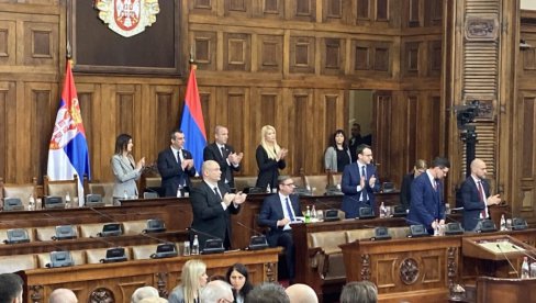 (UŽIVO) POSEBNA SEDNICA O KOSOVU I METOHIJI: Vučić dočekan velikim aplauzom (VIDEO)