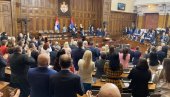 ХЕРОЈИ СА КОСМЕТА ДОЧЕКАНИ ГРОМОГЛАСНИМ АПЛАУЗОМ: На данашњој седници и Срби који су били на мети приштинских екстремиста