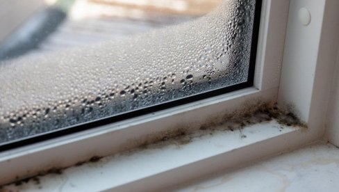 МОЋАН ТРИК: Како се зими решити влаге на прозорима?