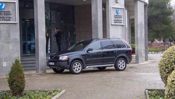 БЛОКИРАО УПРАВУ ГРАДА: Протест народног посланика Небојше Вукановића из Требиња