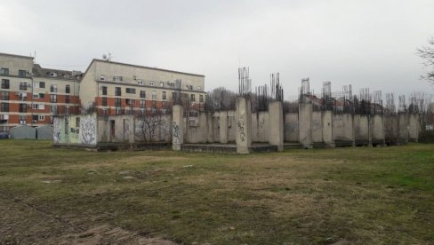 MALI CENTAR U MIKRONASELJU: Grad Kikinda prodaje parcelu koja je 20 godina zapuštena