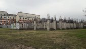 МАЛИ ЦЕНТАР У МИКРОНАСЕЉУ: Град Кикинда продаје парцелу која је 20 година запуштена