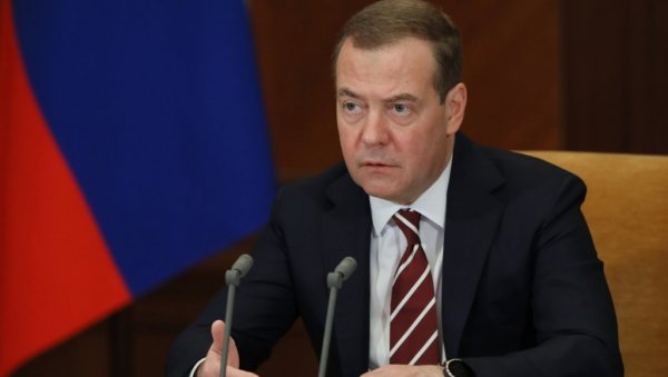 СВЕТ МОЖЕ ДА ЖИВИ И БЕЗ НАРЕДБИ ЗАПАДА Медведев - Спас у економским савезима