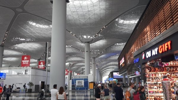 СНАЖНО НЕВРЕМЕ: Аеродром Истанбул отказује летове