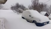 SNEG ZAVEJAO I OSTAVIO BEZ STRUJE NOVOVAROŠKA SELA: Tokom noći palo novih 30 centimetara snega