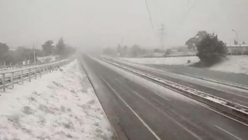 ZATVORENE ŠKOLE, SAOBRAĆAJ OBUSTAVLJEN: Grčka u velikim problemima zbog snežnih padavina (VIDEO)