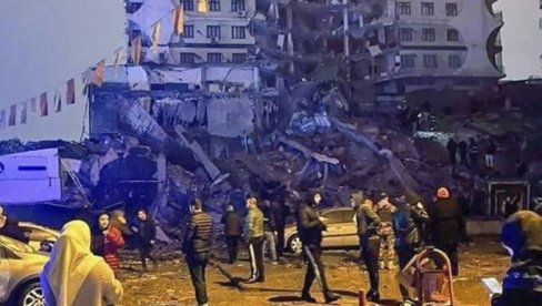 EKSPLODIRALI PROZORI, ZGRADE SE RUŠILE: Potresne ispovesti iz Turske - Svi su na ulicama, ljudi su zbunjeni (FOTO/VIDEO)