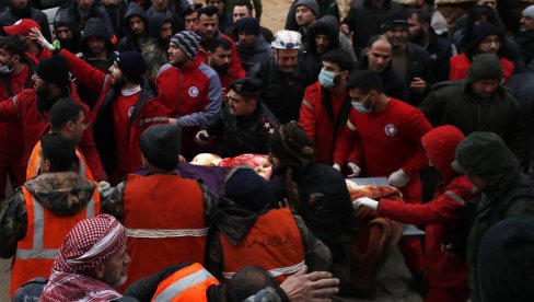 LEŠEVI UMOTANI U ĆEBAD LEŽE NA PUTU PORED POVREĐENIH: Stručnjak otkriva - Više od 180 hiljada ljudi pod ruševinama u Turskoj i Siriji