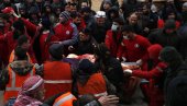 ЛЕШЕВИ УМОТАНИ У ЋЕБАД ЛЕЖЕ НА ПУТУ ПОРЕД ПОВРЕЂЕНИХ: Стручњак открива - Више од 180 хиљада људи под рушевинама у Турској и Сирији