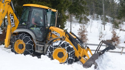 PUTEVI, ZASAD, PROHODNI: U rudnjanskom kraju napadalo pola metra snega