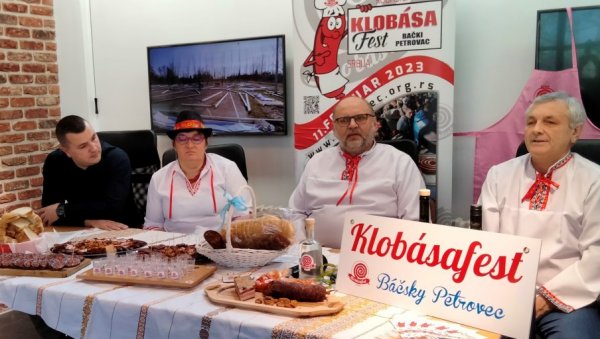 ОЧЕКУЈЕМО ОКО 10.000 ГОСТИЈУ: Tрадиционални фестивал кобасица Kлобасафест