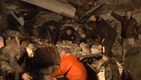 ТРКА СА ВРЕМЕНОМ У СИРИЈИ: Наставља се потрага за преживелима у рушевинама Латакије (ВИДЕО)