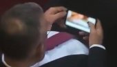 SKANDAL: Za vreme sednice o KiM poslanik SPS gledao filmove za odrasle na mobilnom telefonu  (VIDEO)