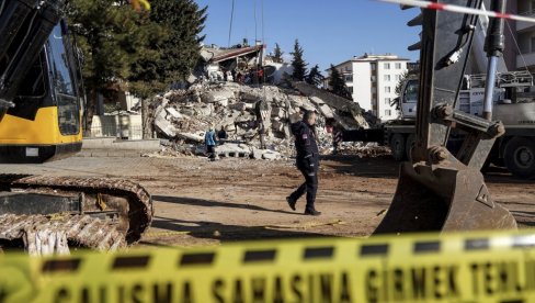 LJUDI BI DA KOPAJU PO RUŠEVINAMA: Potresno svedočenje Srbina iz Turske, koji je preživeo razorni zemljotres (FOTO/VIDEO)
