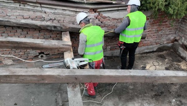 САНАЦИЈА ЖЕЛЕЗНИЧКЕ СТАНИЦЕ: Почели радови у Ћуприји, рок за завршетак 60 дана