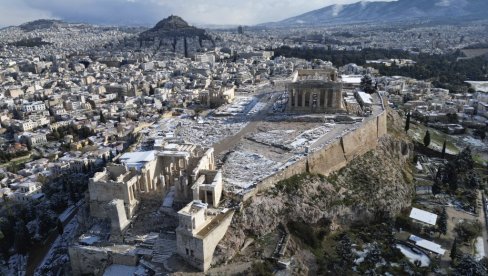 СНЕГ СТИГАО И НА МЕДИТЕРАН: Забелели се Атина и Истанбул, овакви призори се не виђају често (ФОТО)