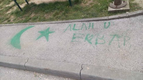 ALAHU EKBAR U BANJALUCI: Osvanuo jezivi grafit pored dečijeg igrališta (FOTO)