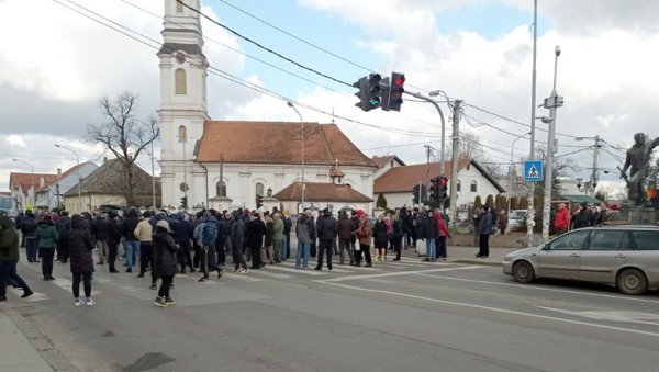 ДВА МЕСЕЦА ЈЕДНОМ ТРАКОМ: Настављен посао на спајању Нове 47. са Улицом пуковника Миленка Павловића у земунском насељу Батајница