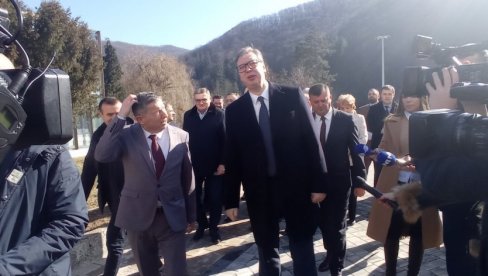 (UŽIVO) PREDSEDNIK SRBIJE U KURŠUMLIJSKOJ BANJI Vučić prisustvuje otvaranju rekonstruisanog hotela Planinka (FOTO, VIDEO)