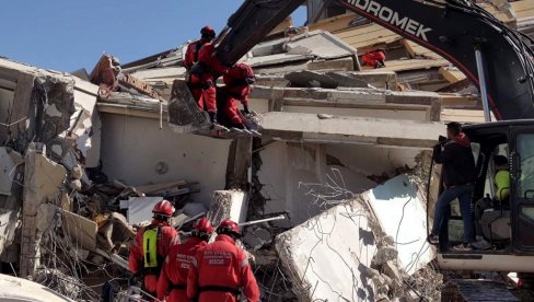 ТЕШКО ЈЕ ДОПРЕТИ ДО ЉУДИ, ОСЛУШКУЈЕМО СВАКИ ШУМ Српски спасиоци након земљотреса у Турској - Тражимо и живе и преминуле
