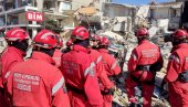 SRPSKI HEROJI U TURSKOJ: Spašavaju preživele nakon zemljotresa (FOTO)