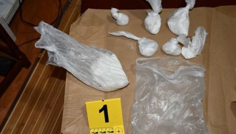 АКЦИЈА ПОЛИЦИЈЕ ЗВЕЗДАРЕ: Ухапсили дилере, запленили скоро килограм хероина