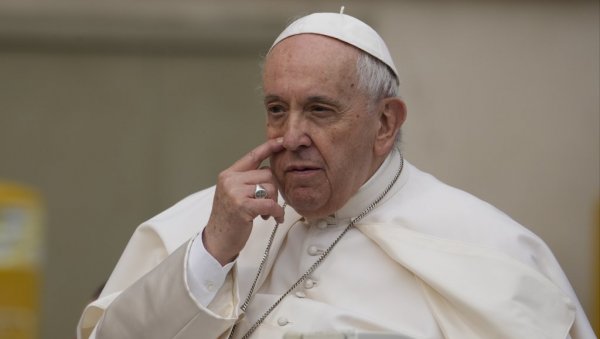 НЕ ДИШЕМ ДОБРО: Папа Фрања прескочио важан говор због проблема са дисањем
