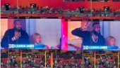 ЛЕБРОН ЏЕЈМС ИЗВИЖДАН НА СУПЕРБОУЛУ: Његова реакција је још више ражестила навијаче (ВИДЕО)