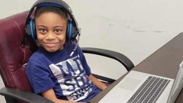 НАЈМЛАЂИ МАТУРАНТ: Дејвид са само девет година завршио средњу школу